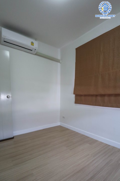 *****ทาวน์เฮ้าส์มือสองย่านนนทบุรี ม.พฤกษาวิลล์ 63/1 นครอินทร์-พระราม 5 หลังมุม! บนเนื้อที่ 23.7 ตร.ว. ฟังก์ชัน 3 ห้องนอน 2 ห้องน้ำ 1 ที่จอดรถ แถมฟรี! 3 เครื่องปรับอากาศกับ 1 เครื่องทำน้ำอุ่น สภาพดีมาก บนทำเลโซนเมือง ใกล้รถไฟฟ้าสายสีม่วง "สถานีแยกติวานนท์" และทางด่วน "พระราม7"